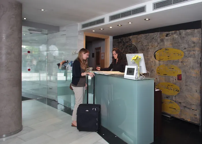 Turisticos Madanis * L'Hospitalet de Llobregat